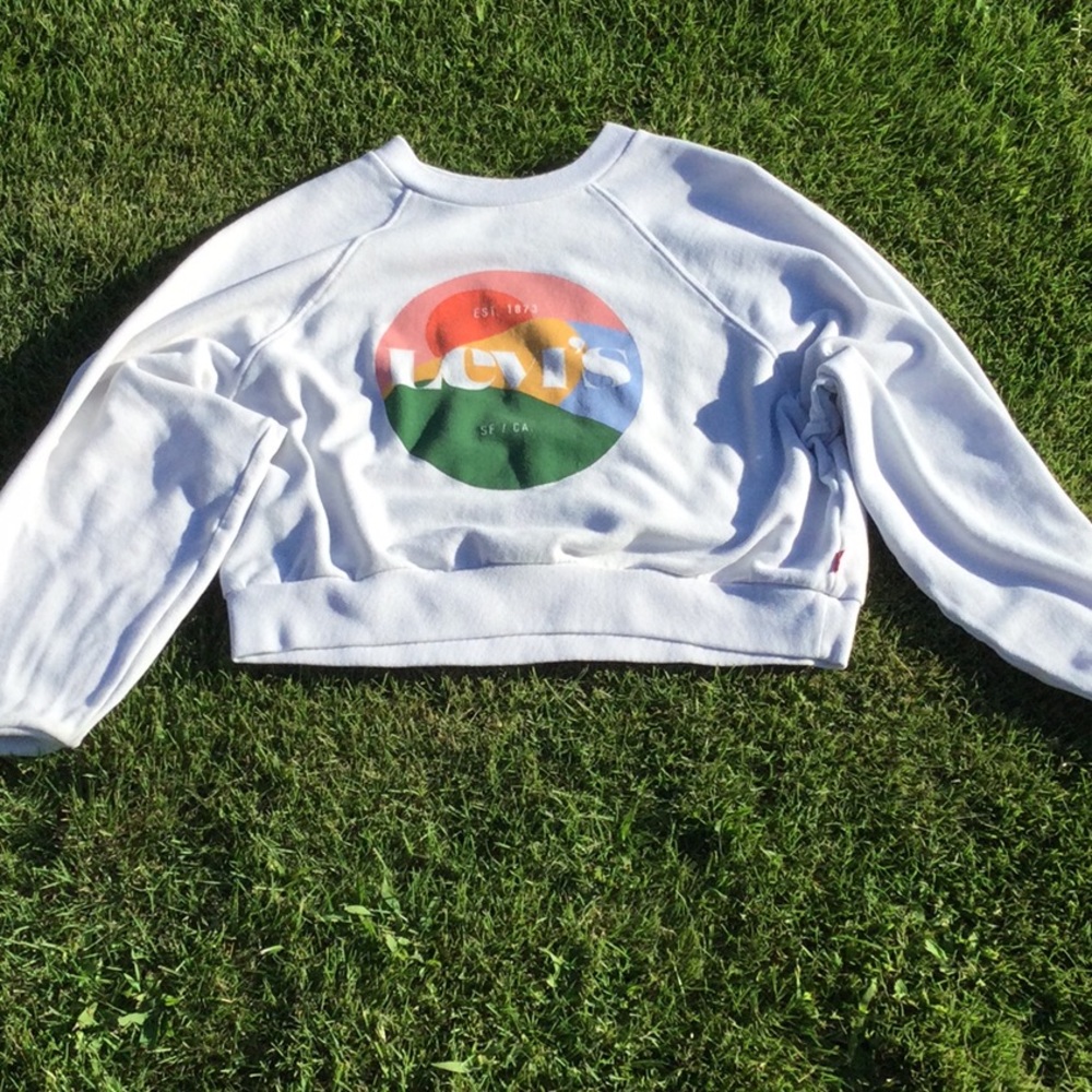 Levi’s sweatshirt😎